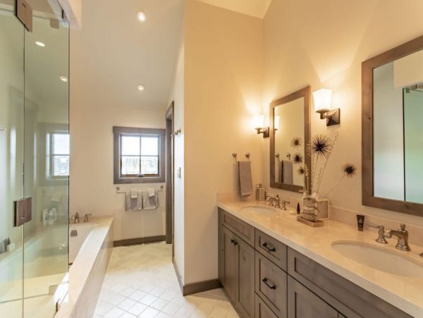 Ensuite bathroom