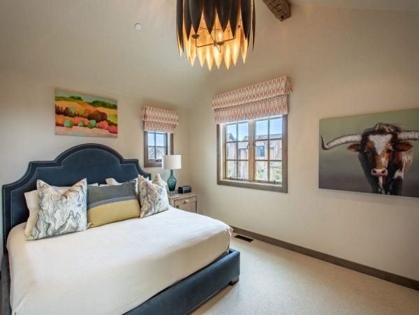 Guest bedroom
