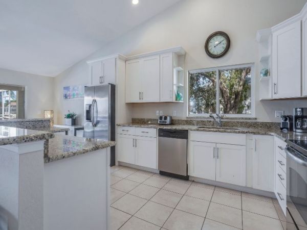 Canal View Cape Coral Vacation Home Caged Pool Sleeps 8