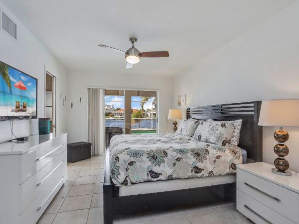 Canal View Cape Coral Vacation Home Caged Pool Sleeps 8