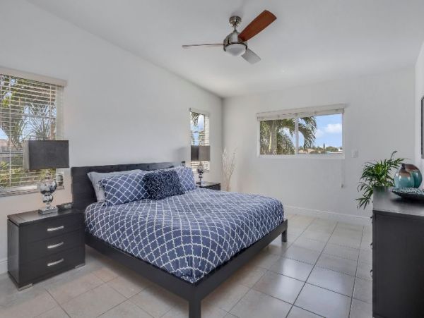 Canal View Cape Coral Vacation Home Caged Pool Sleeps 8