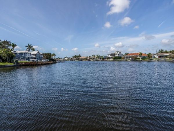 Canal View Cape Coral Vacation Home Caged Pool Sleeps 8