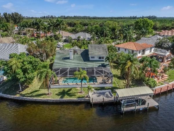 Canal View Cape Coral Vacation Home Caged Pool Sleeps 8