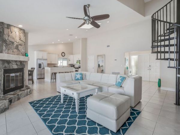 Canal View Cape Coral Vacation Home Caged Pool Sleeps 8