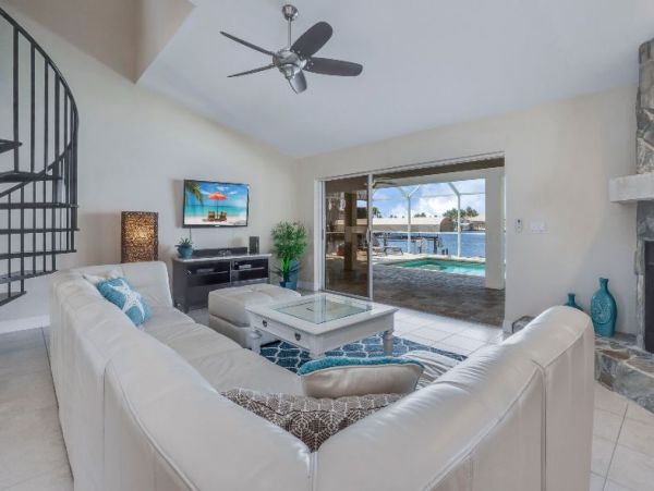 Canal View Cape Coral Vacation Home Caged Pool Sleeps 8