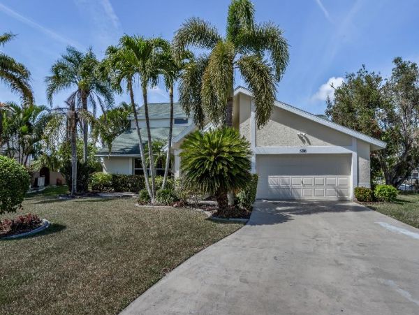 Canal View Cape Coral Vacation Home Caged Pool Sleeps 8