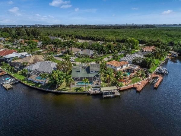 Canal View Cape Coral Vacation Home Caged Pool Sleeps 8