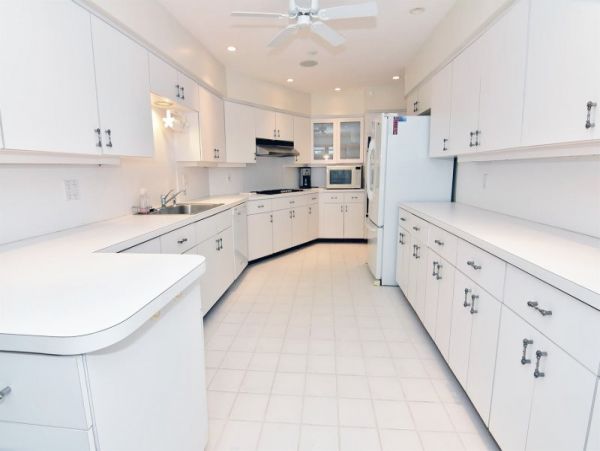 Short Walk to Beach Sanibel Vacation Home with Pool Sleeps 6