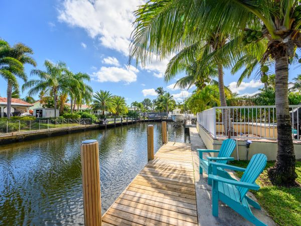 Pompano Beach 3 Bedroom Canal Front Vacation Pool Home