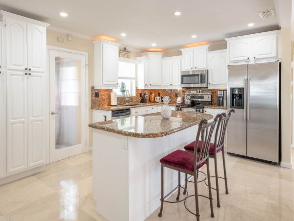 Pompano Beach 3 Bedroom Canal Front Vacation Pool Home
