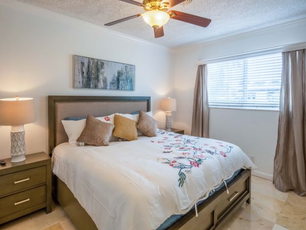 Pompano Beach 3 Bedroom Canal Front Vacation Pool Home