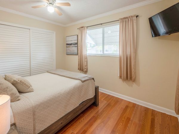 Pompano Beach 3 Bedroom Canal Front Vacation Pool Home