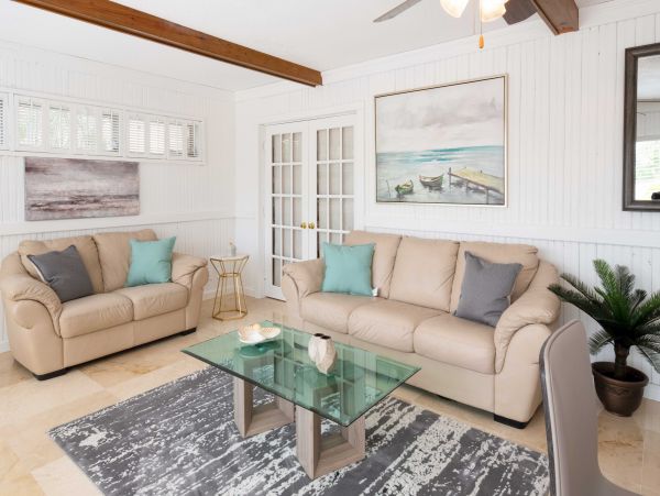 Pompano Beach 3 Bedroom Canal Front Vacation Pool Home
