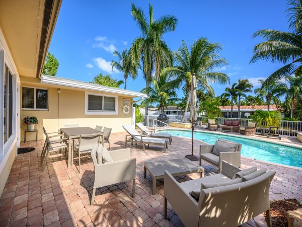 Pompano Beach 3 Bedroom Canal Front Vacation Pool Home