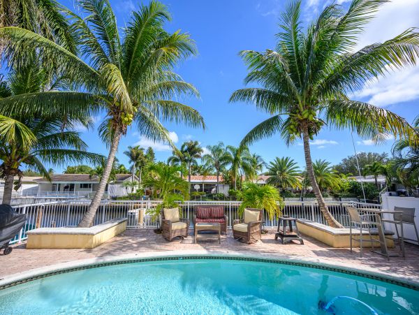 Pompano Beach 3 Bedroom Canal Front Vacation Pool Home