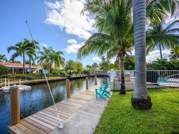 Pompano Beach 3 Bedroom Canal Front Vacation Pool Home