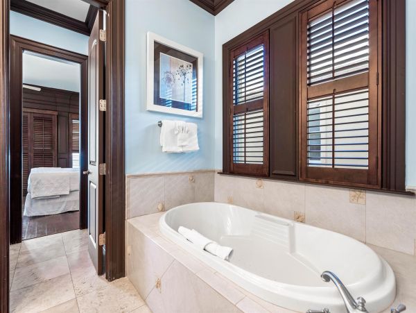 Destin Luxury Beachfront Home Five Bedroom Sleeps 16 Guests