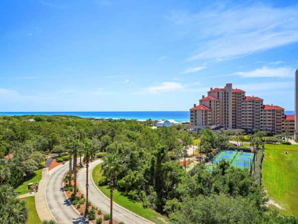 Short Walk to Beach Miramar Vacation Condo With Two Bedrooms
