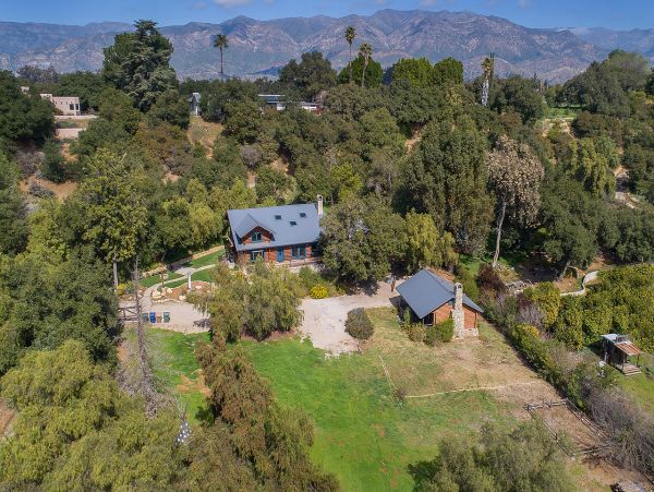 Great Private Log Cabin plus a Cottage with Wooden Spa