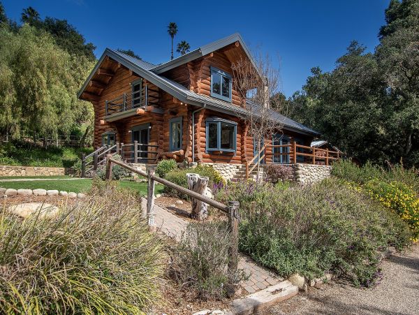 Great Private Log Cabin plus a Cottage with Wooden Spa