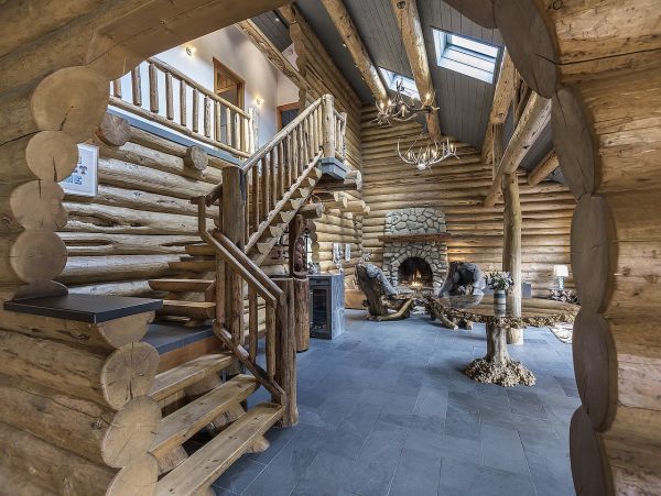 Great Private Log Cabin plus a Cottage with Wooden Spa