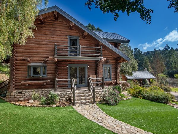Great Private Log Cabin plus a Cottage with Wooden Spa