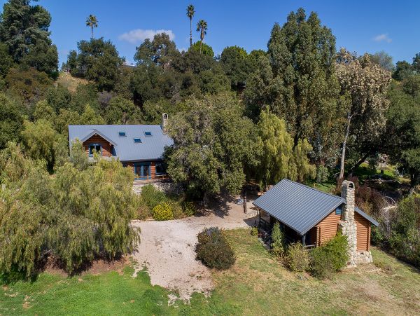 Great Private Log Cabin plus a Cottage with Wooden Spa