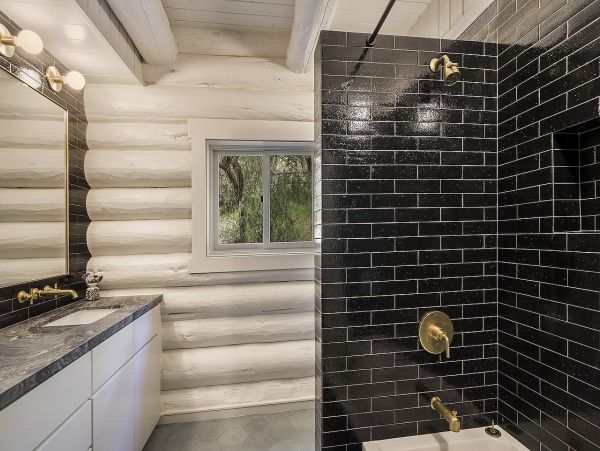 Great Private Log Cabin plus a Cottage with Wooden Spa