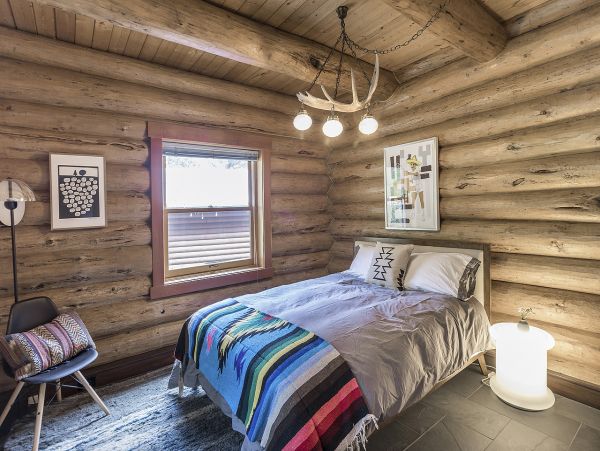 Great Private Log Cabin plus a Cottage with Wooden Spa