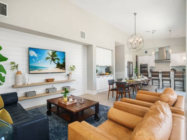 Luxurious Waterfront Retreat with Private casita and Expansive Outdoor Living