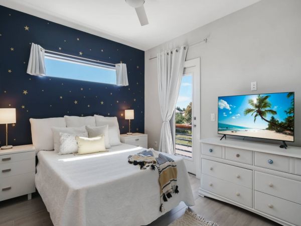 Luxurious Waterfront Retreat with Private casita and Expansive Outdoor Living
