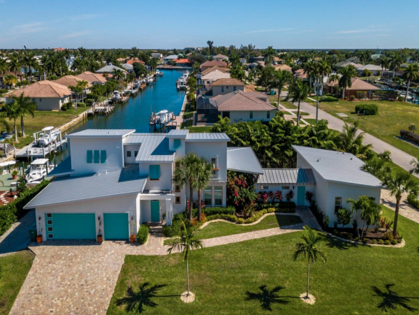 Luxurious Waterfront Retreat with Private casita and Expansive Outdoor Living