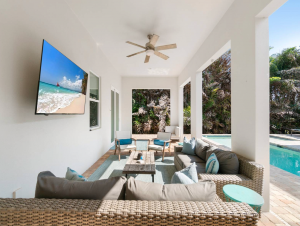 Luxurious Waterfront Retreat with Private casita and Expansive Outdoor Living