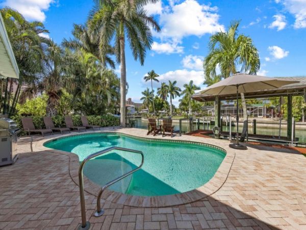 Walk to Beach Fort Myers Vacation Home Private Pool
