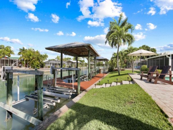Walk to Beach Fort Myers Vacation Home Private Pool