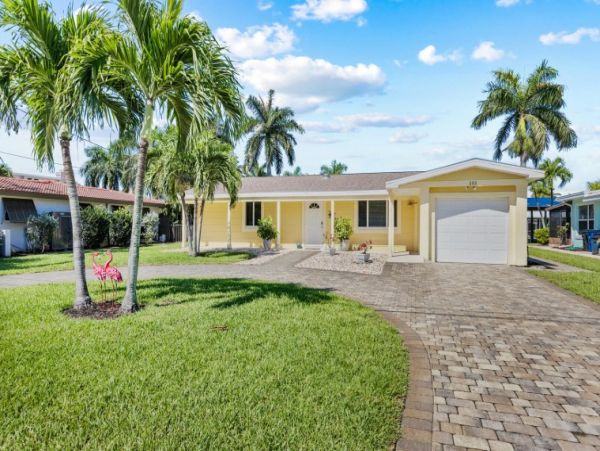 Walk to Beach Fort Myers Vacation Home Private Pool