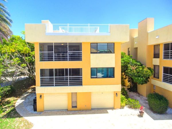 Short Walk to Beach Siesta Key Vacation Condo Six Bedroom