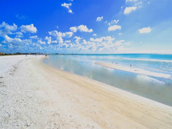 Short Walk to Beach Siesta Key Vacation Condo Six Bedroom