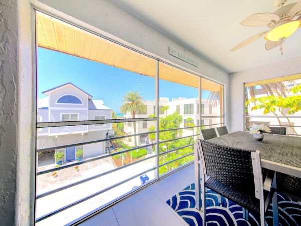 Siesta Key Penthouse 3 Bedrooms 60 Steps to the Beach