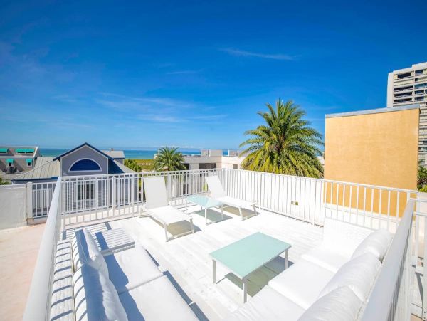 Siesta Key Penthouse 3 Bedrooms 60 Steps to the Beach