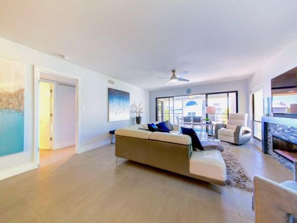 Siesta Key Penthouse 3 Bedrooms 60 Steps to the Beach