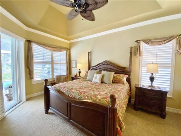 Caged Pool Marco Island Vacation Home With Three Bedrooms