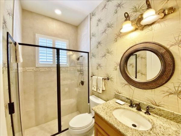 Caged Pool Marco Island Vacation Home With Three Bedrooms
