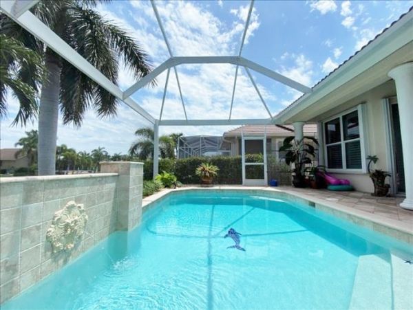 Caged Pool Marco Island Vacation Home With Three Bedrooms