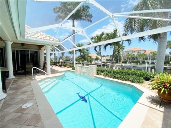 Caged Pool Marco Island Vacation Home With Three Bedrooms