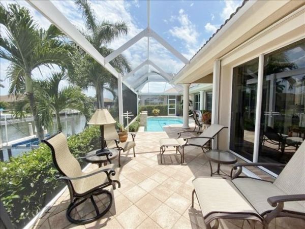 Caged Pool Marco Island Vacation Home With Three Bedrooms