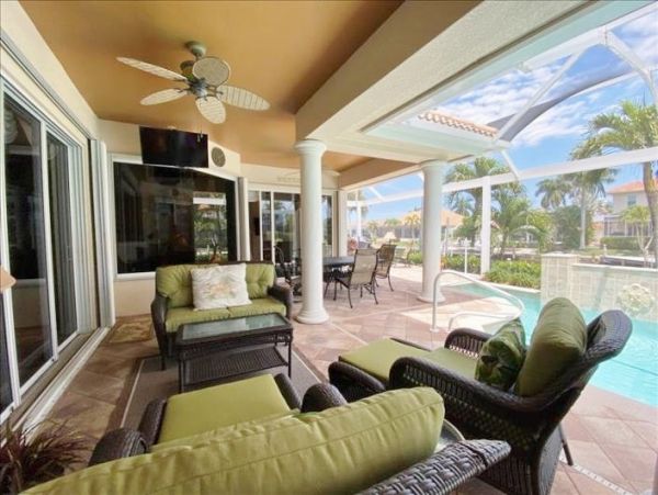 Caged Pool Marco Island Vacation Home With Three Bedrooms