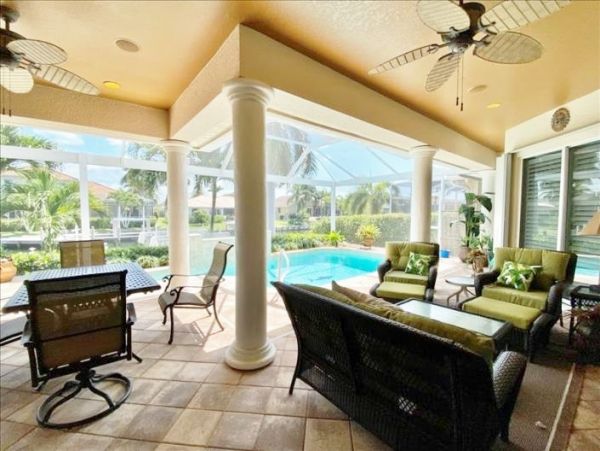 Caged Pool Marco Island Vacation Home With Three Bedrooms