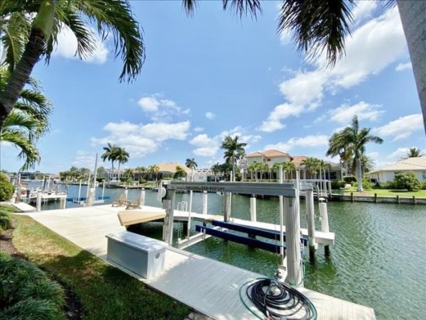 Caged Pool Marco Island Vacation Home With Three Bedrooms