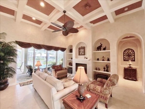 Caged Pool Marco Island Vacation Home With Three Bedrooms